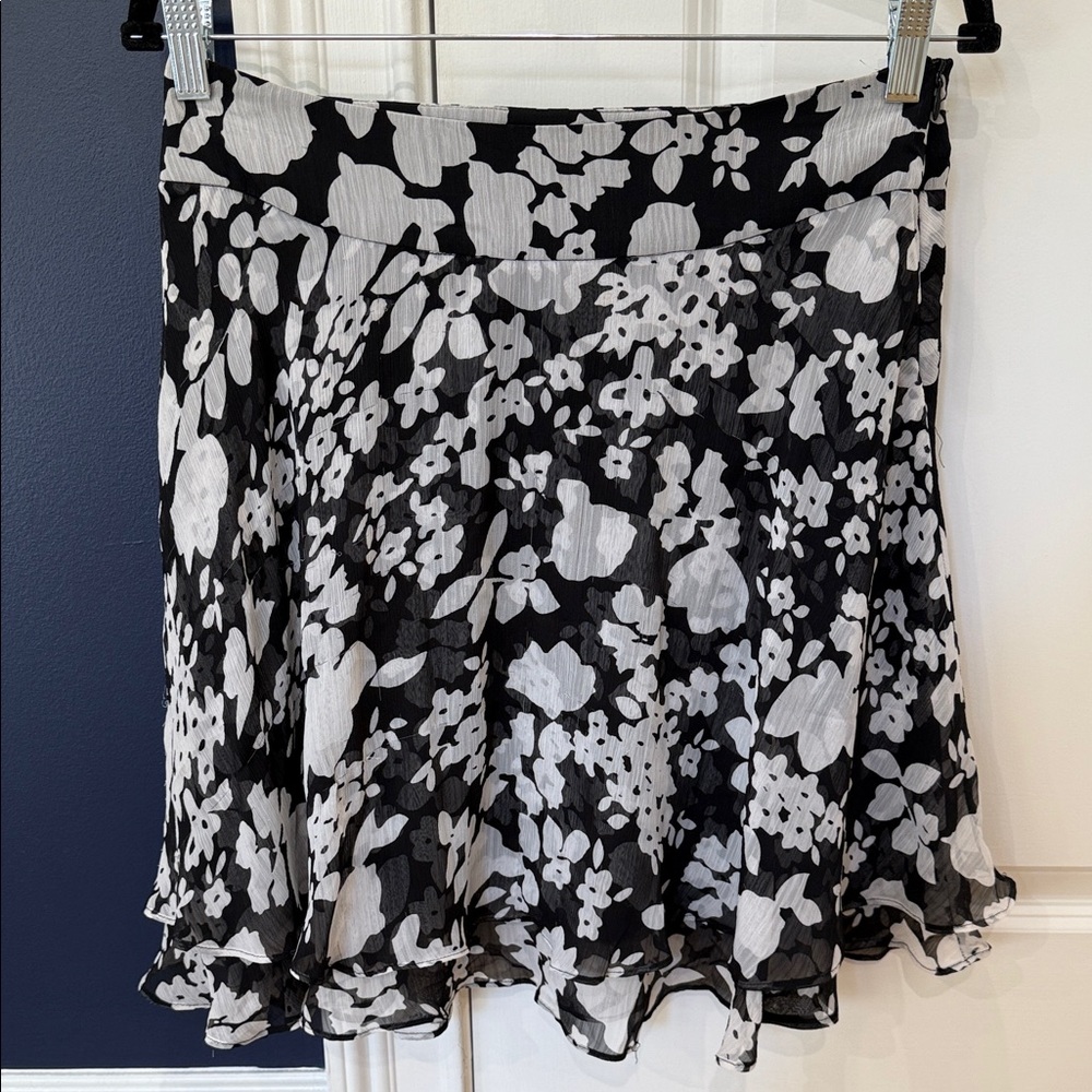 Trulli Elegant Floral Black and White Skirt